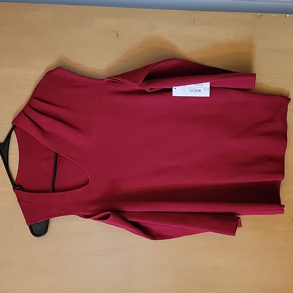 Cut sholder sweater